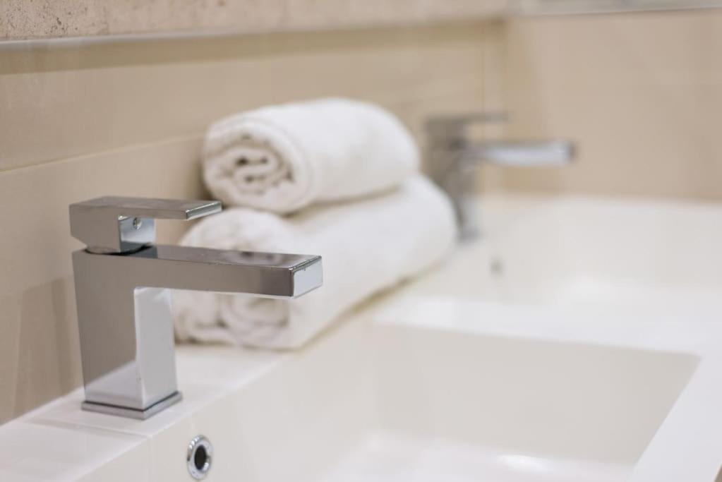 Self Catering , City Centre Apartment With Parking Εδιμβούργο Εξωτερικό φωτογραφία